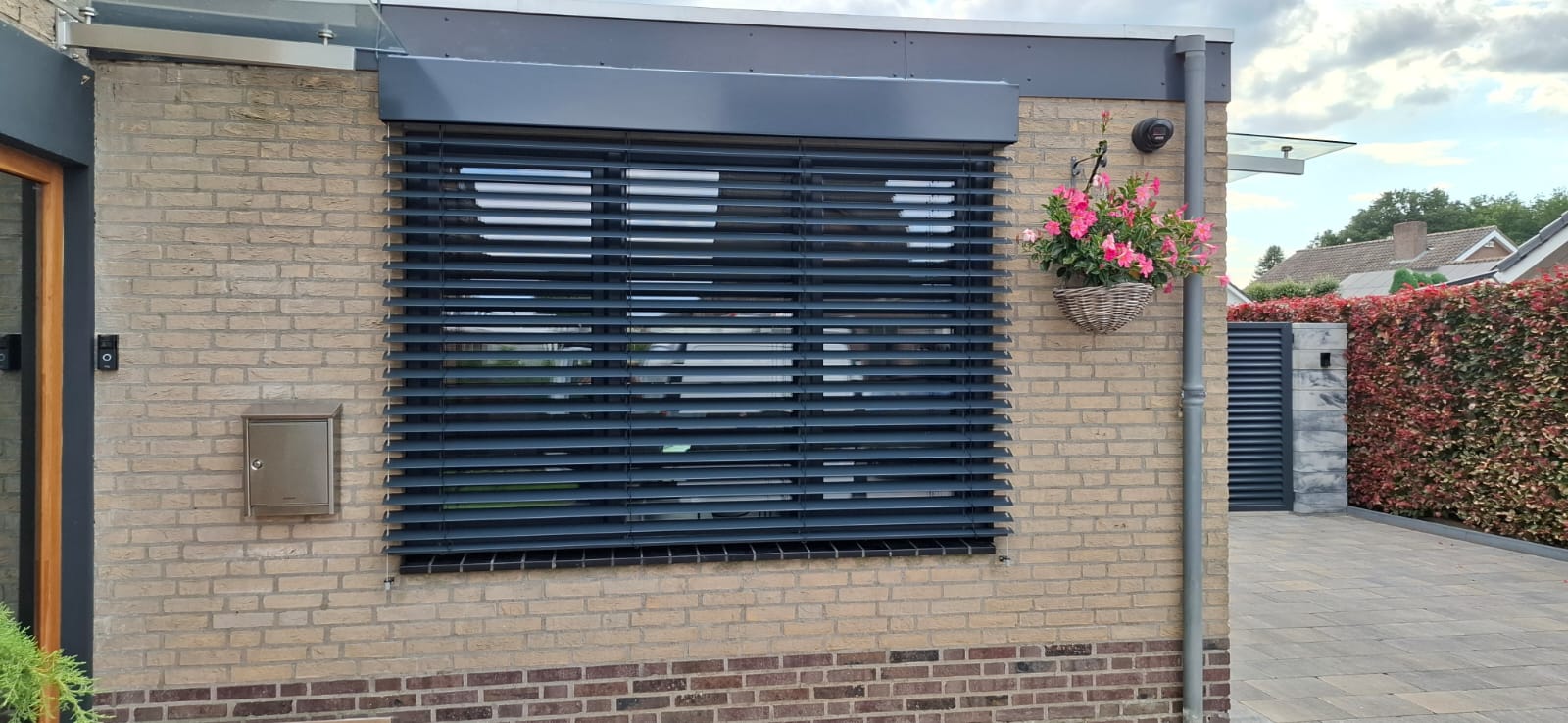 Jaloezieen gemonteerd